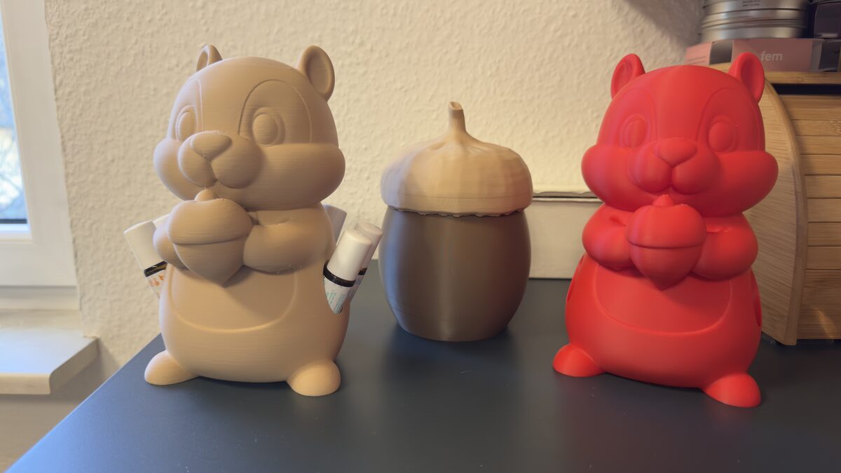 Aromaölhalter Eichhörnchen mit Nuss Beige/Rot